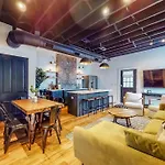 Luxury 8 Bed/4 Ba Nulu Home Private Yard/Parking